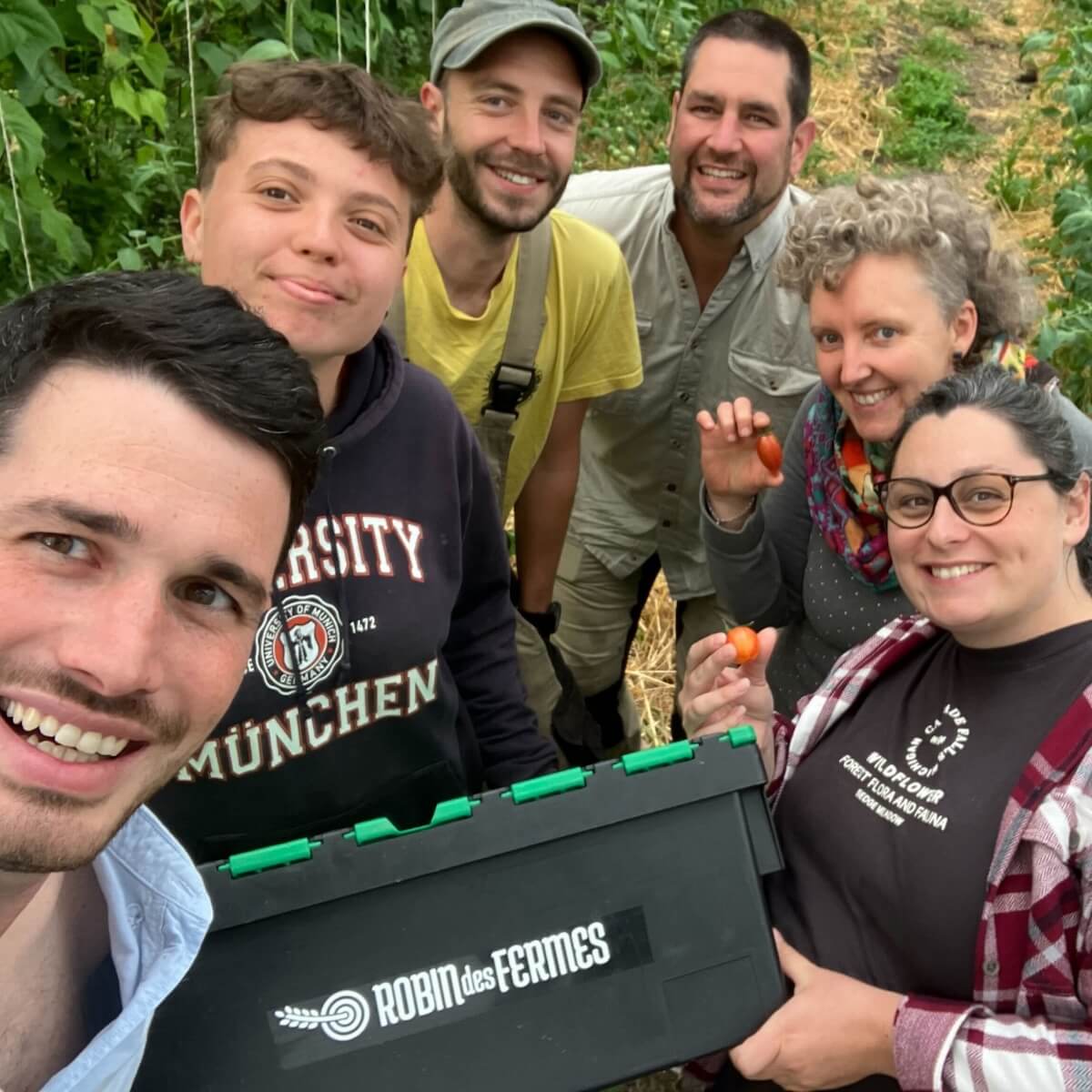 L'équipe de la Tanière de la Riviera-Chablais avec Tanguy